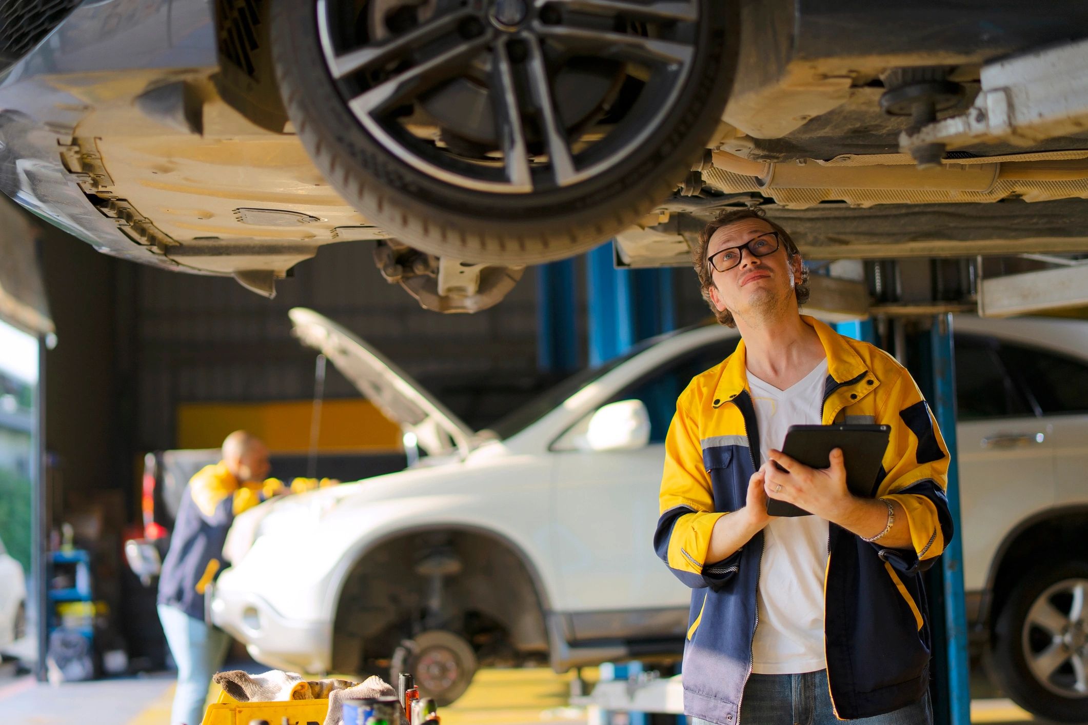 Customer-focused automotive service image